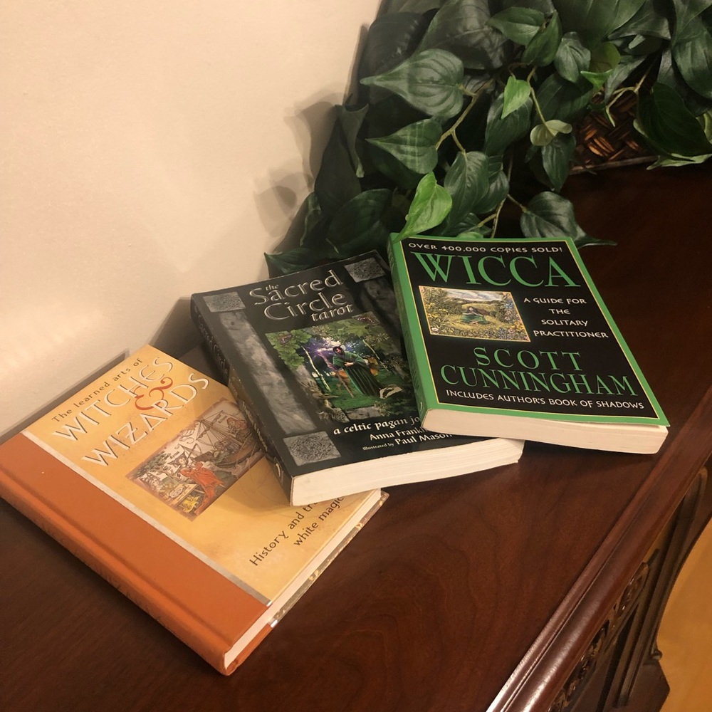 3 Book Bundle - Picture 7 of 8